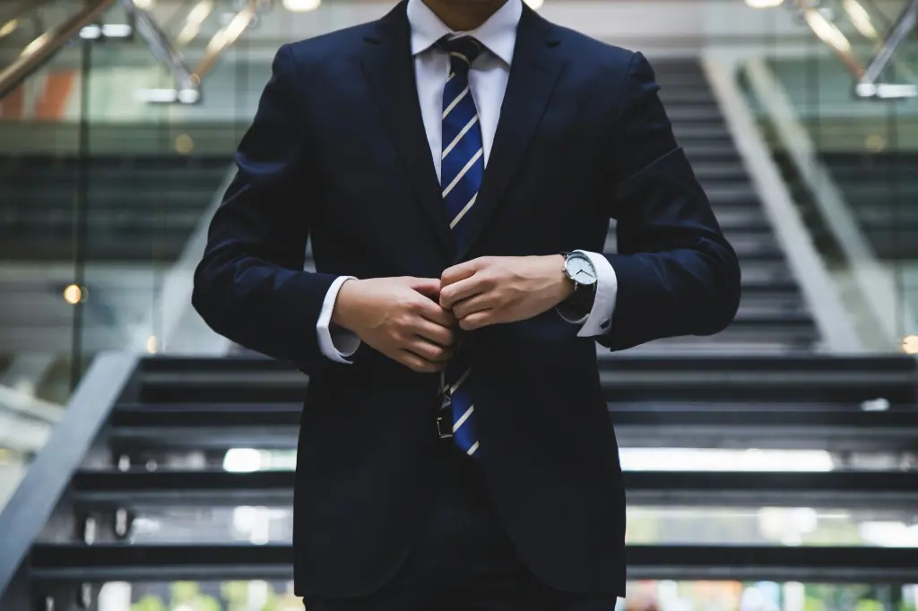 hunters-race-MYbhN8KaaEc-unsplash.webp